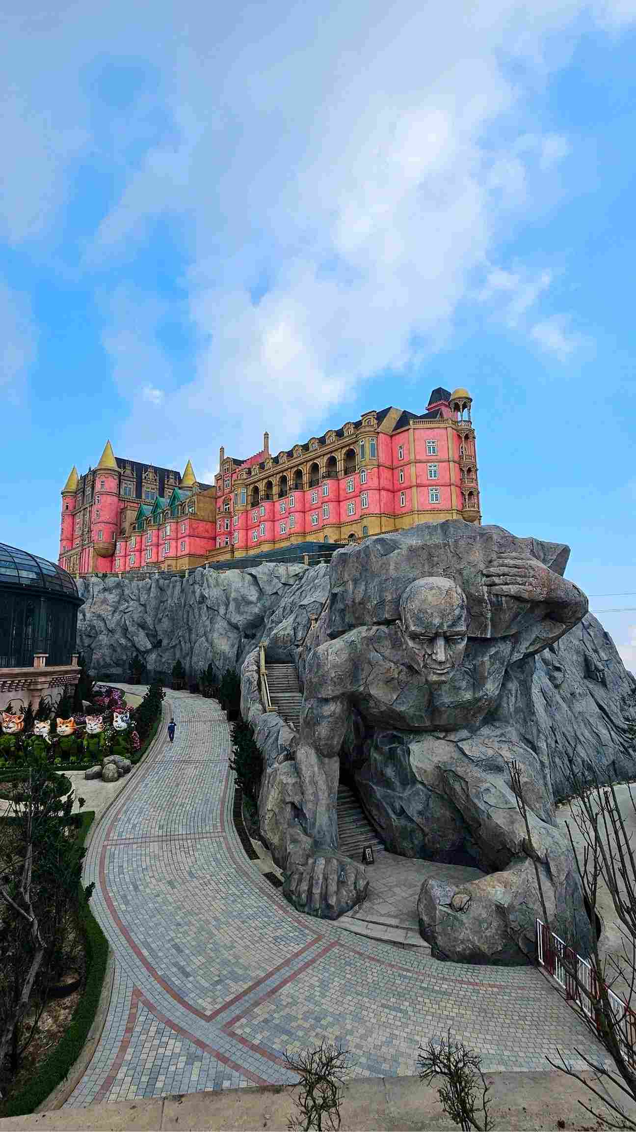 Dragon Bridge & Marble Mountains
